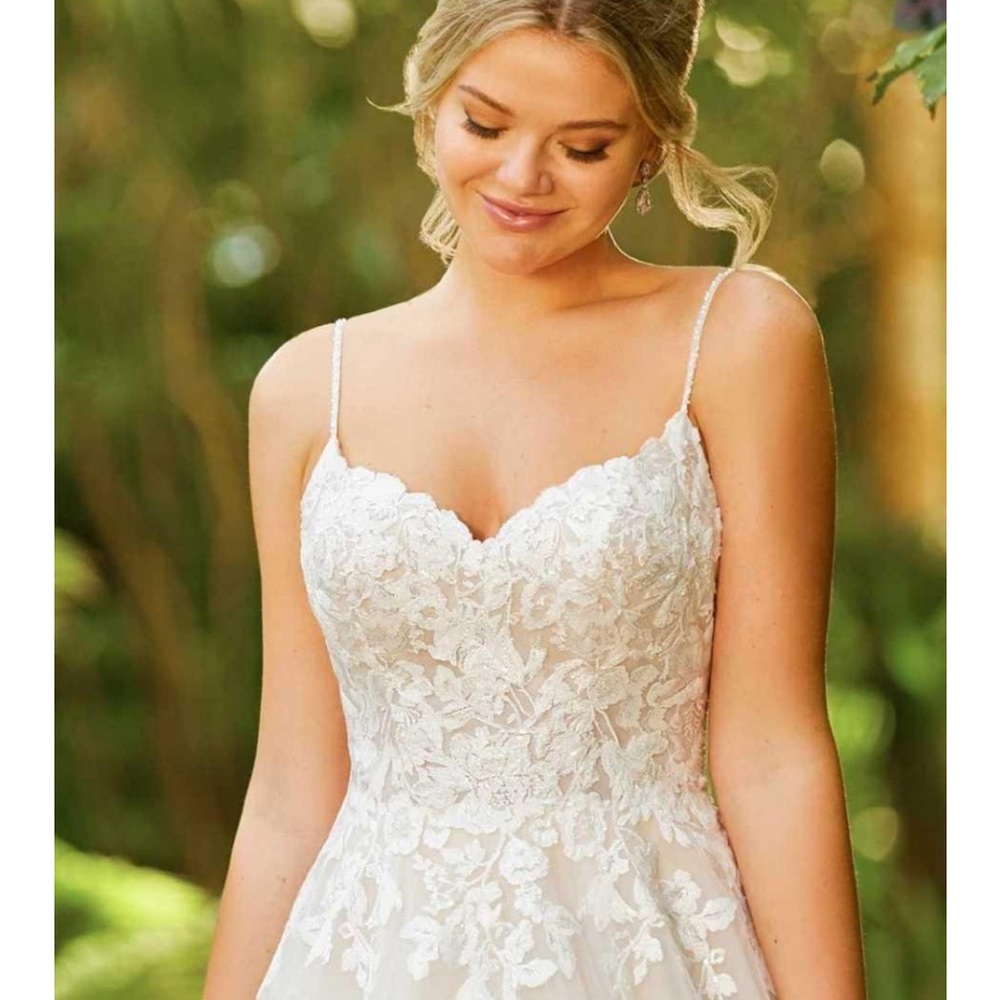 Essence of Australia D3100 wedding dress